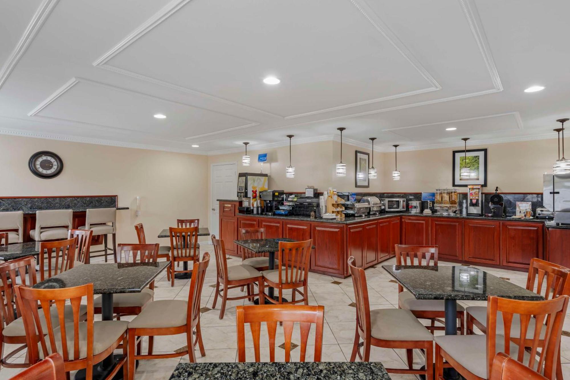 Atlanta Best Western Pineywoods Inn מראה חיצוני תמונה