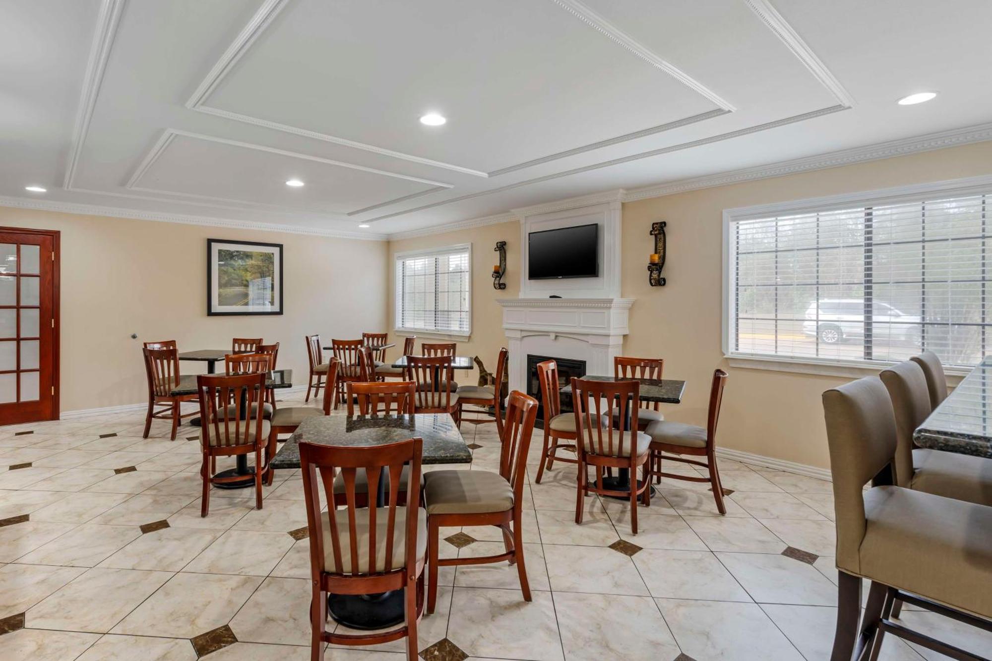 Atlanta Best Western Pineywoods Inn מראה חיצוני תמונה