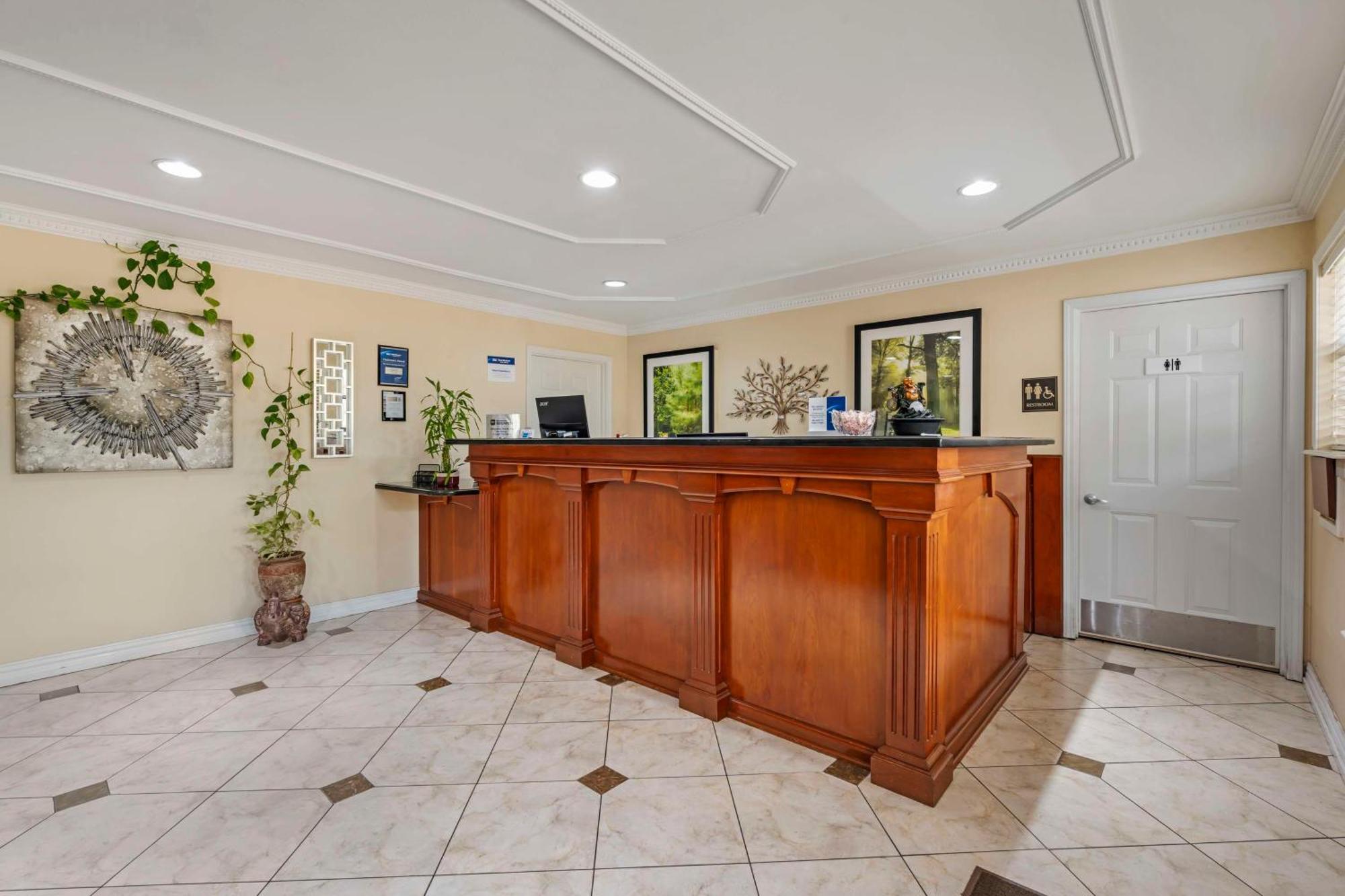 Atlanta Best Western Pineywoods Inn מראה חיצוני תמונה